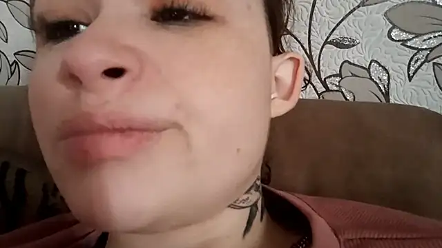Snapshot of FrostNymph chatting on 19, 10, 2025 FrostNymph online show from 19, 10, 2025