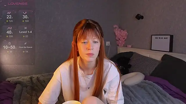 Snapshot of Soundless-Voice chatting on 12, 11, 2025 Soundless-Voice online show from 12, 11, 2025