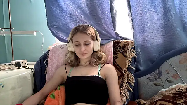 Snapshot of AmeliLia chatting on 8, 2, 2026 AmeliLia online show from 8, 2, 2026