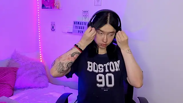 Emily Lindey online show from 22, 3, 2026