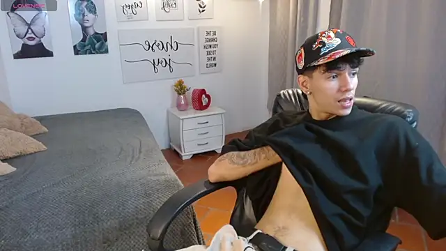 AmethystShadow17 online show from 5, 11, 2025