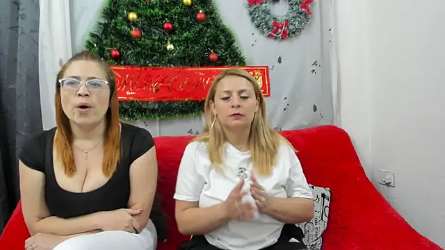 Snapshot of lesb_milf chatting on 27, 12, 2024 lesb milf online show from 27, 12, 2024