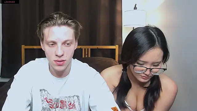 Snapshot of Blossomandbee chatting on 3, 12, 2025 Blossomandbee online show from 3, 12, 2025