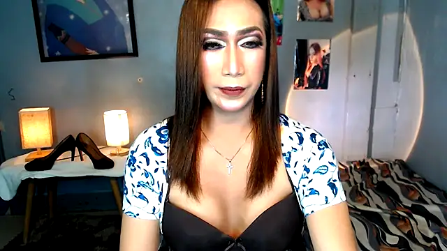 littleredbunny27 online show from 25, 5, 2026