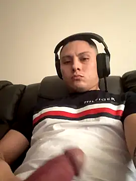 Snapshot of Feloh95 chatting on 14, 10, 2025 Feloh95 online show from 14, 10, 2025