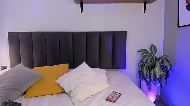 AilanaCortes online show from 22, 10, 2025