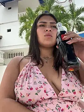 Snapshot of AbrilAw chatting on 1, 2, 2026 AbrilAw online show from 1, 2, 2026