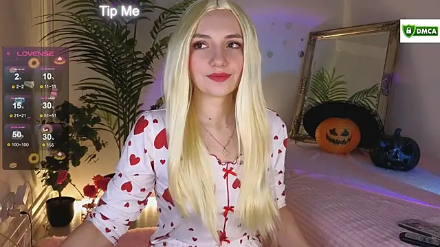 Snapshot of cute_cake chatting on 26, 10, 2025 cute cake online show from 26, 10, 2025