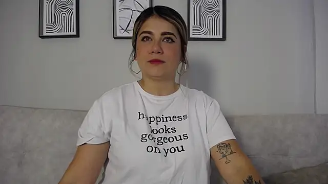 Snapshot of Sweet_Bella_Valery chatting on 29, 11, 2025 Sweet Bella Valery online show from 29, 11, 2025