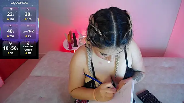 Snapshot of Sweet_Bella_Valery chatting on 21, 12, 2025 Sweet Bella Valery online show from 21, 12, 2025