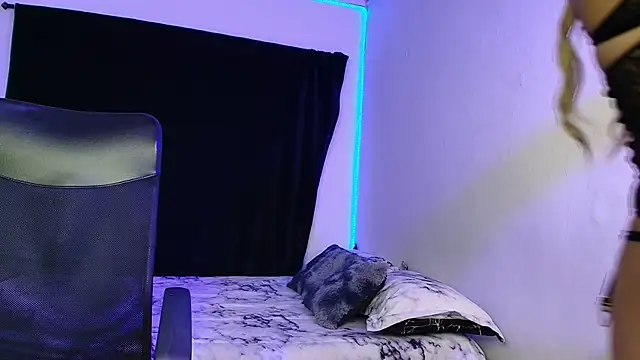 Snapshot of Mia_russe13 chatting on 25, 10, 2025 Mia russe13 online show from 25, 10, 2025