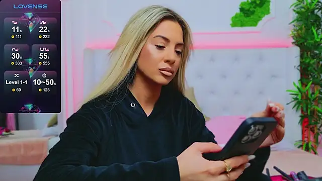 Snapshot of AriannaSins chatting on 15, 1, 2025 AriannaSins online show from 15, 1, 2025