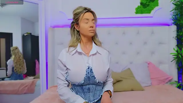 Snapshot of AriannaSins chatting on 16, 1, 2025 AriannaSins online show from 16, 1, 2025