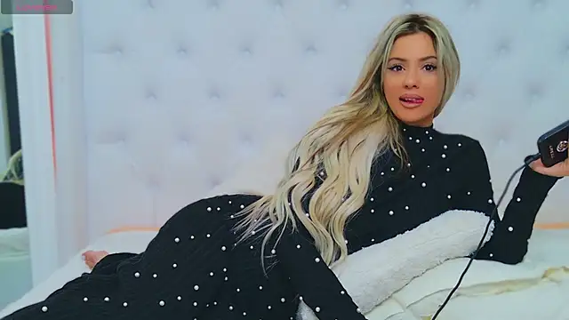 Snapshot of AriannaSins chatting on 24, 1, 2025 AriannaSins online show from 24, 1, 2025