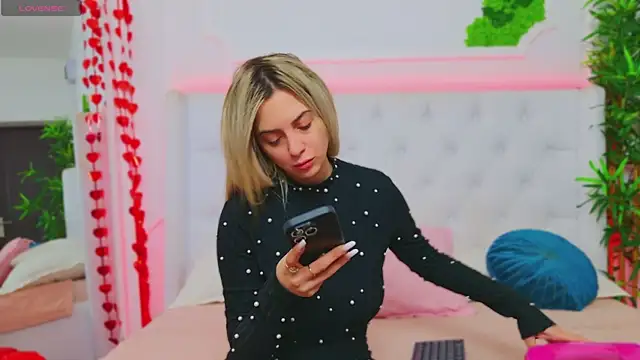 Snapshot of AriannaSins chatting on 7, 2, 2025 AriannaSins online show from 7, 2, 2025