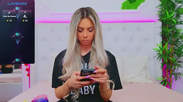 Snapshot of AriannaSins chatting on 13, 2, 2025 AriannaSins online show from 13, 2, 2025