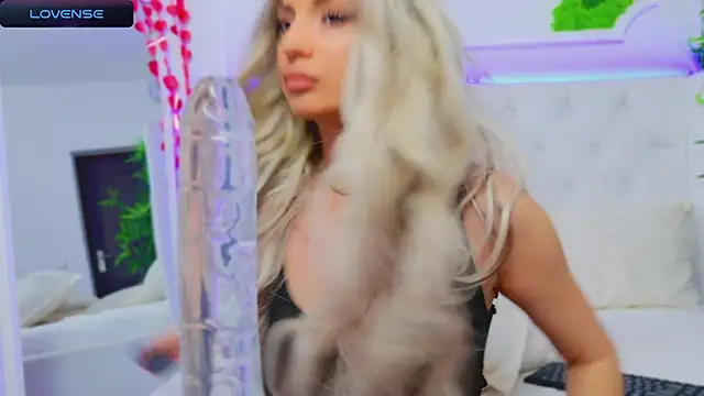 Snapshot of AriannaSins chatting on 4, 3, 2025 AriannaSins online show from 4, 3, 2025