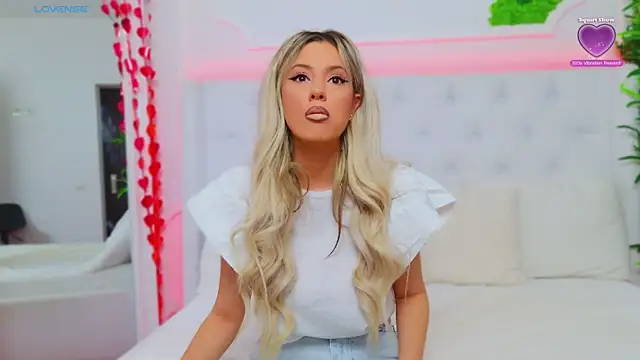 Snapshot of AriannaSins chatting on 7, 3, 2025 AriannaSins online show from 7, 3, 2025