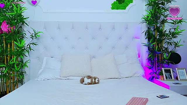 Snapshot of AriannaSins chatting on 15, 10, 2025 AriannaSins online show from 15, 10, 2025