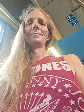 Snapshot of Cheryl_F chatting on 19, 6, 2026 Cheryl F online show from 19, 6, 2026