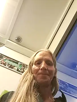Snapshot of Cheryl_F chatting on 4, 7, 2026 Cheryl F online show from 4, 7, 2026