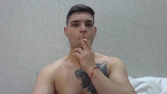 Snapshot of Zure-xxx chatting on 24, 6, 2026 Zure-xxx online show from 24, 6, 2026