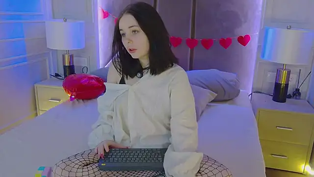 AliceLune online show from 12, 2, 2026