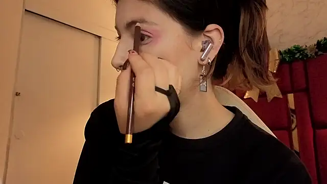 moon winy online show from 10, 1, 2026