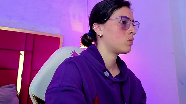 Snapshot of moon_winy chatting on 10, 6, 2026 moon winy online show from 10, 6, 2026