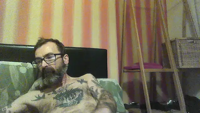 Snapshot of Tattooeddudexxx chatting on 19, 11, 2025 Tattooeddudexxx online show from 19, 11, 2025
