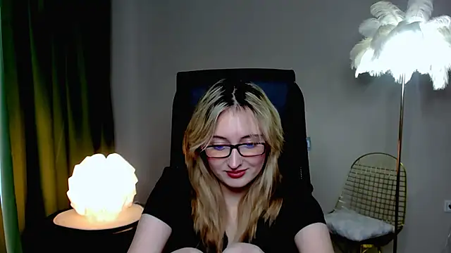 ScarlettScril online show from 19, 10, 2025