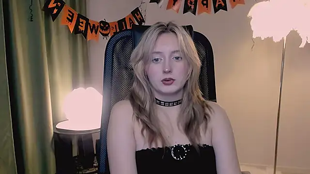 ScarlettScril online show from 4, 11, 2025