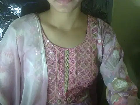 Snapshot of Shezi_N chatting on 4, 11, 2025 Shezi N online show from 4, 11, 2025