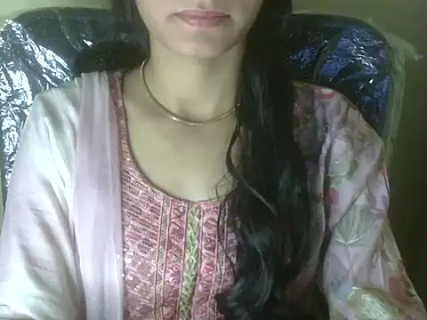 Snapshot of Shezi_N chatting on 28, 11, 2025 Shezi N online show from 28, 11, 2025