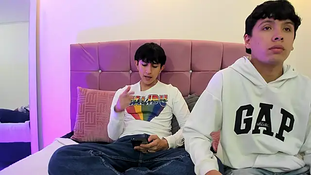 hoot booys  online show from 9, 2, 2026