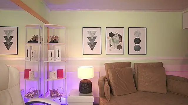 EmilyTurneer online show from 16, 4, 2026