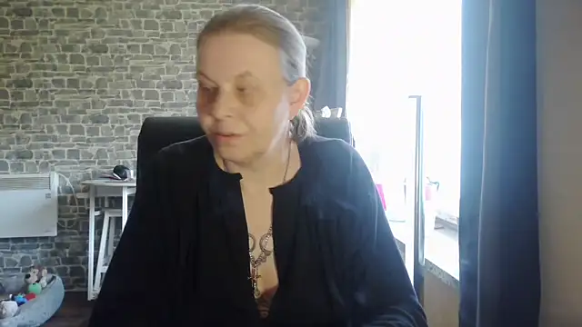 Diamond Bite online show from 2, 11, 2025