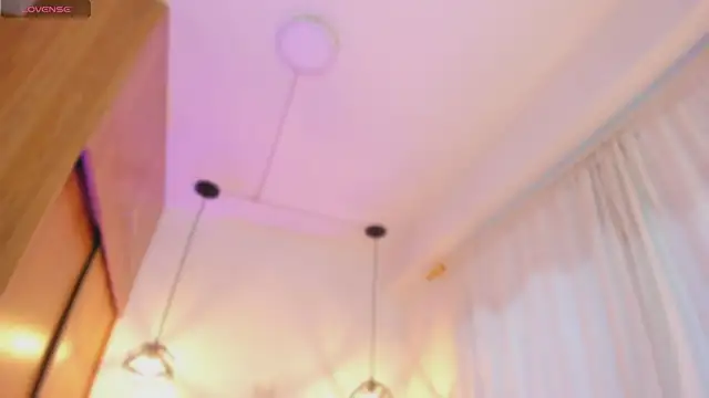 cassieestevens online show from 23, 10, 2025