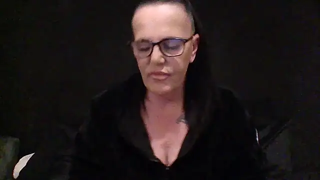 Snapshot of Raven_Blue_xox chatting on 11, 11, 2025 Raven Blue xox online show from 11, 11, 2025