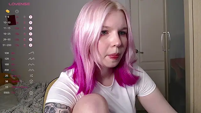 Snapshot of AnnySweetKiss chatting on 17, 10, 2025 AnnySweetKiss online show from 17, 10, 2025