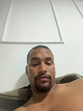 Snapshot of casalbrhot25 chatting on 4, 11, 2025 casalbrhot25 online show from 4, 11, 2025