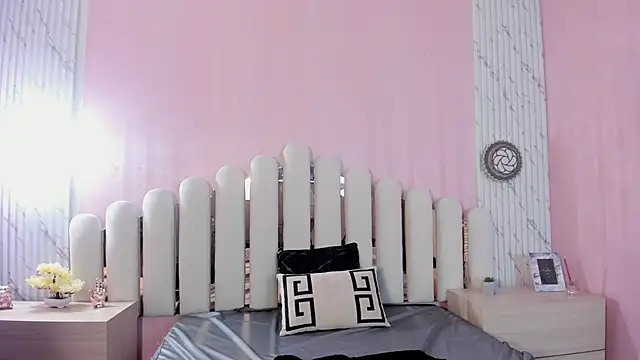 Isabella Marsh online show from 14, 12, 2025