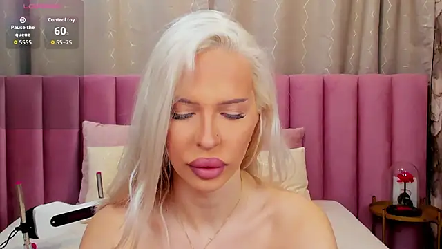 KailaCrystall online show from 4, 12, 2025