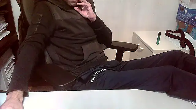 Snapshot of topg84 chatting on 18, 11, 2025 topg84 online show from 18, 11, 2025