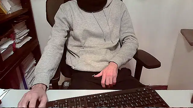 Snapshot of topg84 chatting on 27, 11, 2025 topg84 online show from 27, 11, 2025