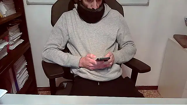 Snapshot of topg84 chatting on 28, 11, 2025 topg84 online show from 28, 11, 2025