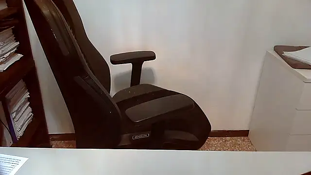 Snapshot of topg84 chatting on 3, 12, 2025 topg84 online show from 3, 12, 2025