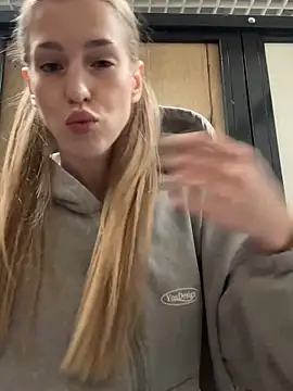 kira mia online show from 5, 12, 2025