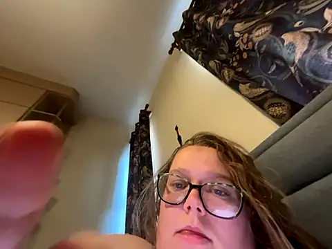 Snapshot of Scarletcum22 chatting on 30, 10, 2025 Scarletcum22 online show from 30, 10, 2025