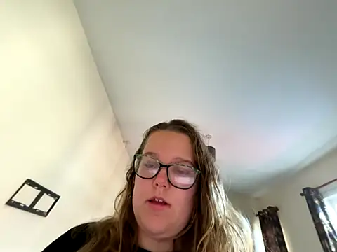 Snapshot of Scarletcum22 chatting on 2, 11, 2025 Scarletcum22 online show from 2, 11, 2025